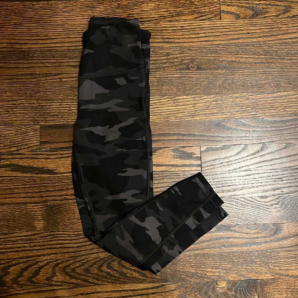 Athleta XXSp camo leggings for adults or teens. Excellent condition. Super soft!